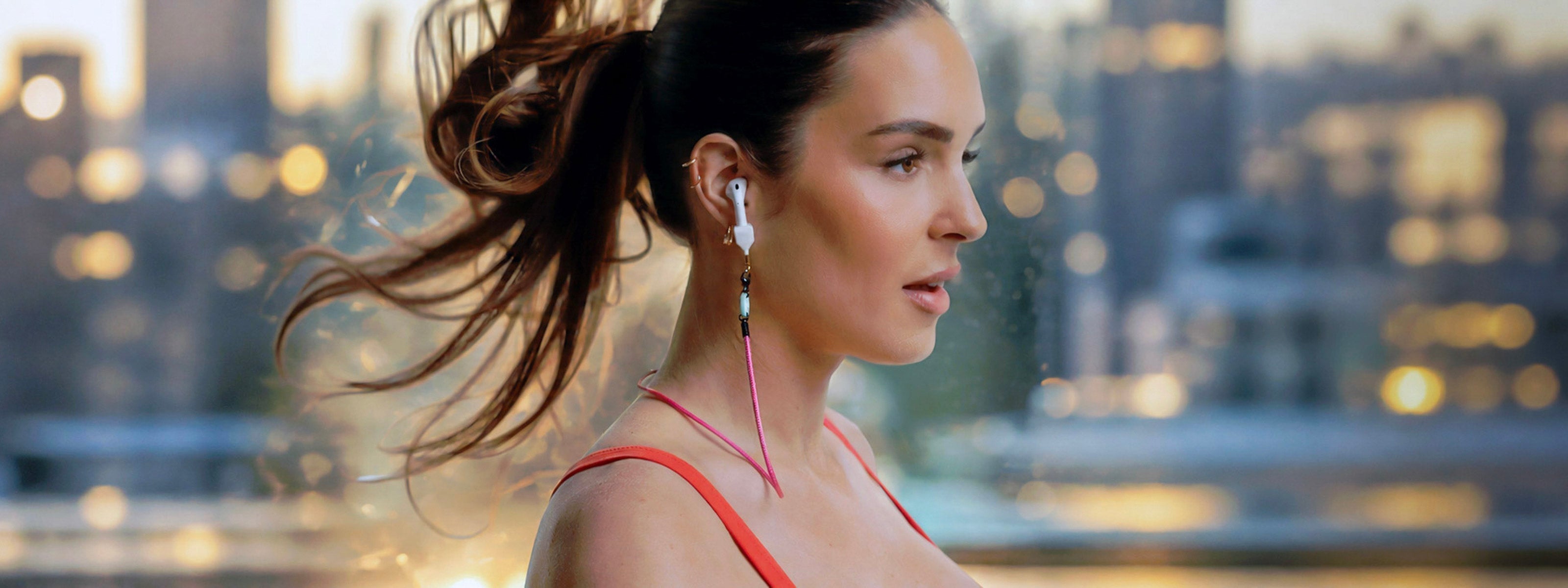 Why Should I Wear Eyewear and Earbuds Retainers?